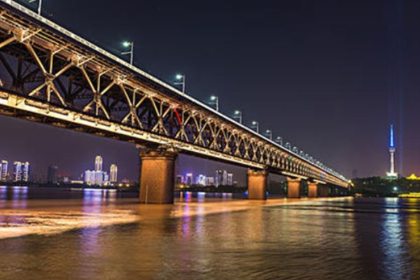 一架飞桥架南北,天堑变通途一桥指什么