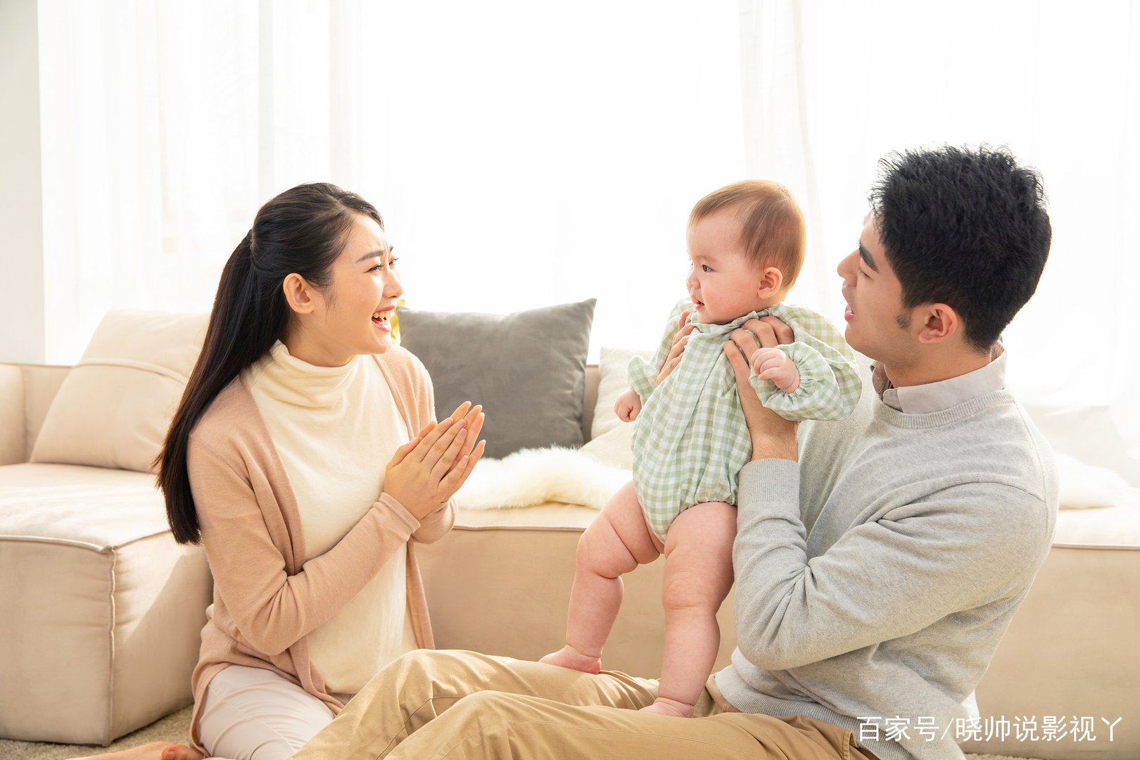 8个月宝宝总扶着墙站起来，这么做会不会影响腿部发育 ？