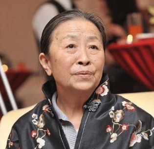 “丑娘”张少华因病去世，一生奖项辉煌，却因丑闻被惨骂，究竟是什么丑闻？