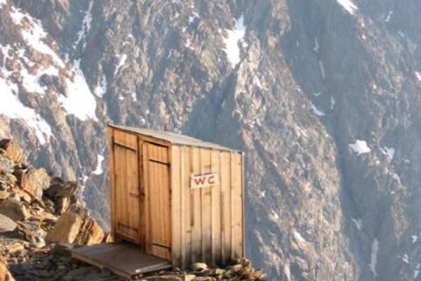 世界上最危险的厕所