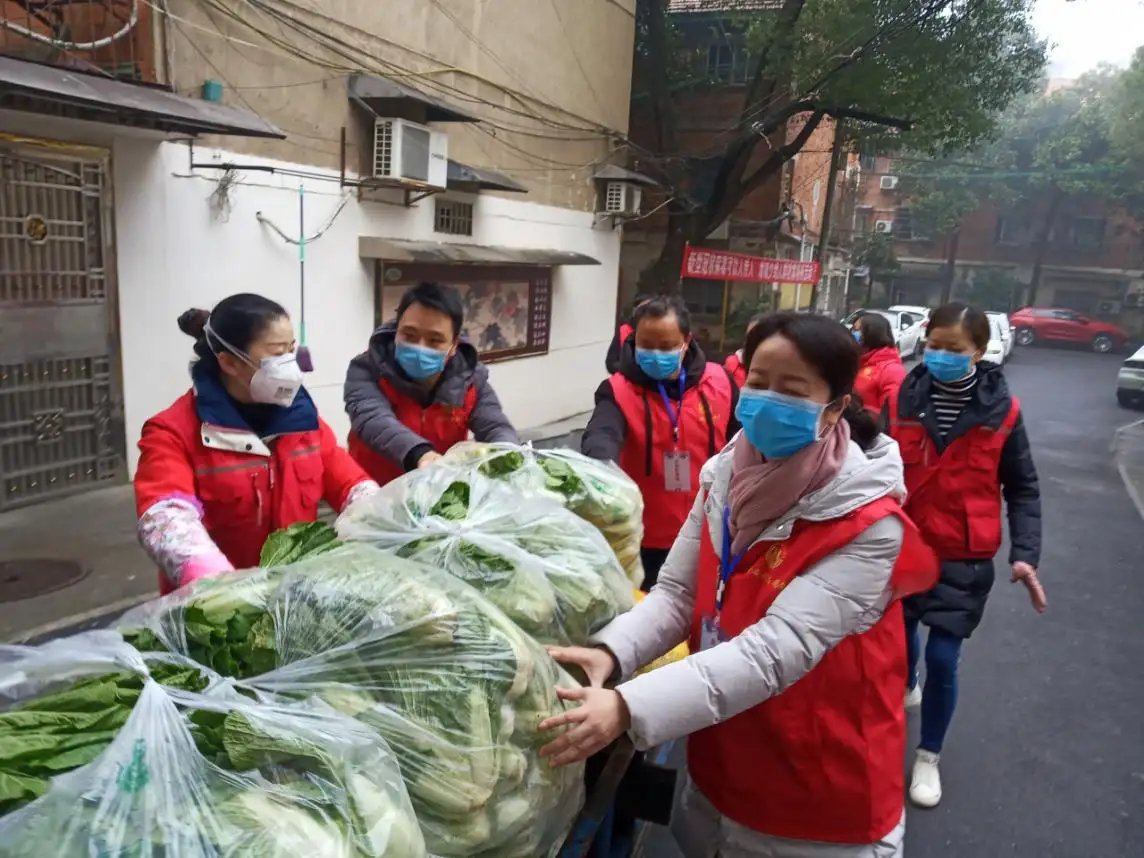 上海一男子求物资被问是否为本地户口，为何会出现区别对待
