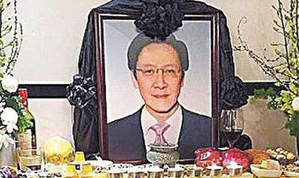 向华胜为什么葬八宝山？