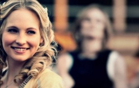 《吸血鬼日记》中Caroline的扮演者结婚了吗?