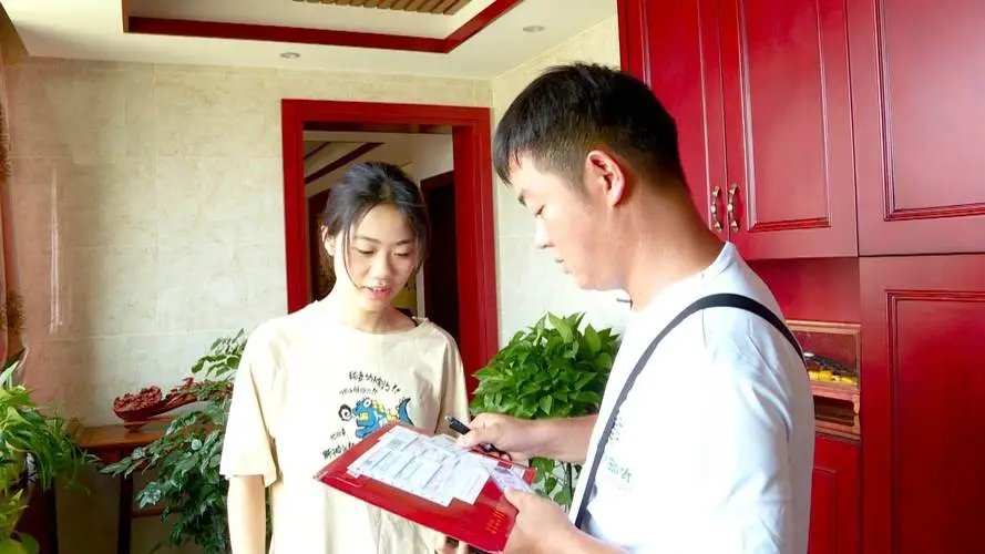 山西一女子婚礼当天收到录取通知书，女子当时的反应是什么样的？