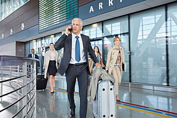 开公司车同老板出差,老板总让我一个人开车,很累怎么办?