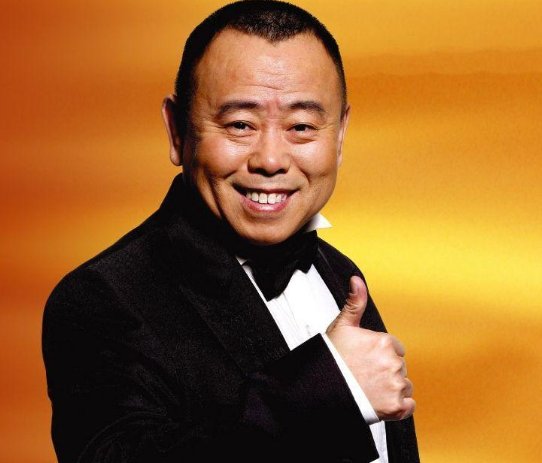 潘长江直播卖酒惹争议，无视反诈警官连麦，网友直呼目无法纪，你怎么看？