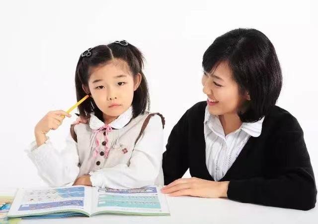 老师发现6年级孩子”看言情“成风气，如何看待这一现象？