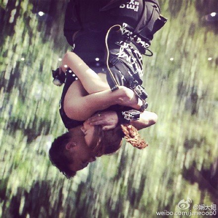 韩庚熊抱吴昕坠落 韩庚姚星彤晒结婚证是怎么回事