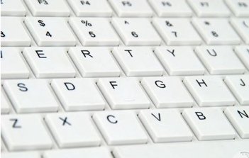 哪种键盘是键位是有有凸有凹的（之前在碰过但不知道是什么键盘）