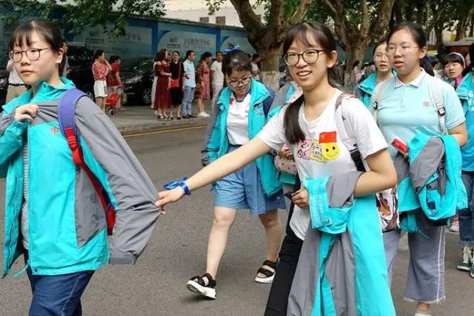 为什么高考试卷分甲乙卷