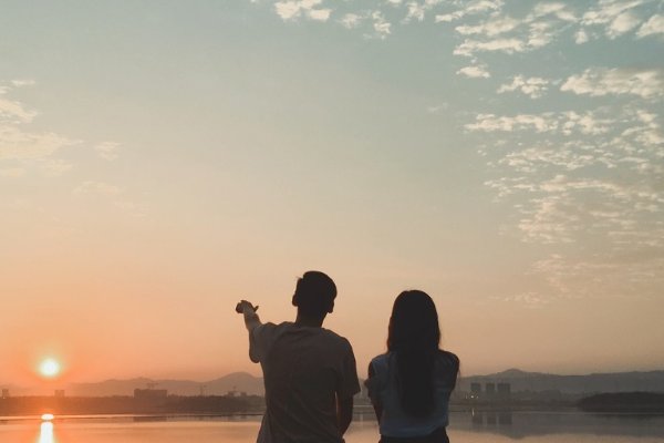 比老公大10岁，感情很好，老了以后会不会有隔阂？