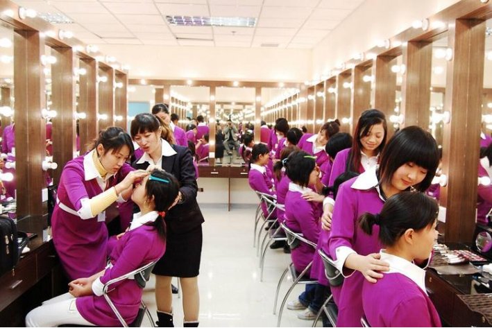 哪里有学美容美发正规学校