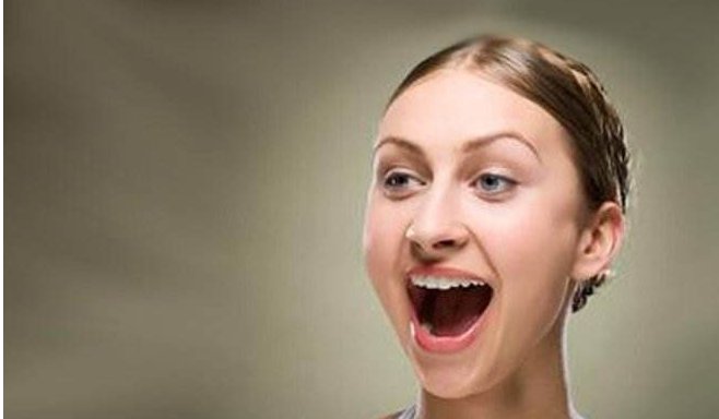 闭着嘴巴说2是什么意思?