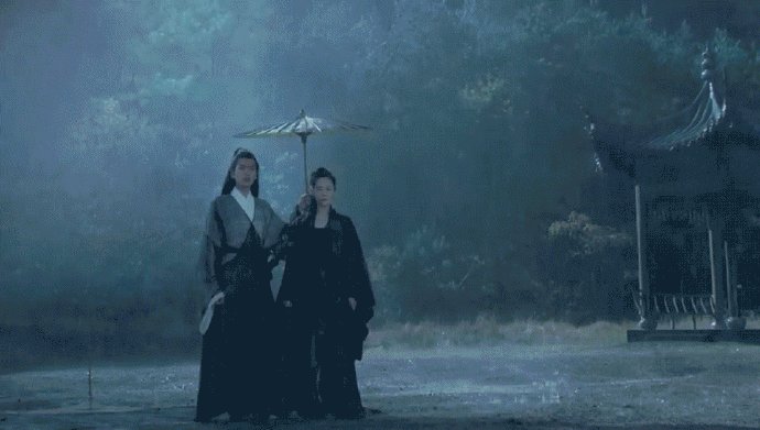 李纯吐槽张若昀打伞了又好像没打，当时的剧情有哪些隐藏的细节？