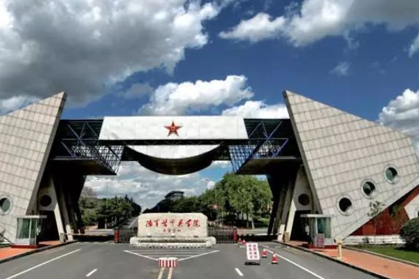 长春装甲兵学院是几本？