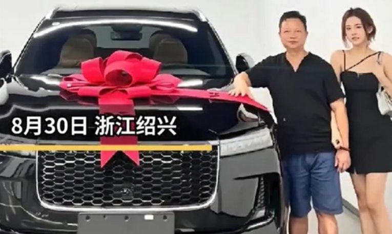 送爸爸30万新车，怎么看这位95后女孩的做法呢？