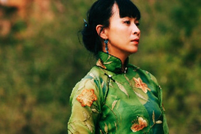 电影让子弹飞中县长夫人是谁扮演的?