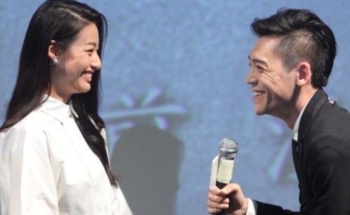 电影中，红霞的结局是什么？