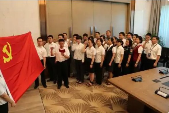 预备党员面向党旗进行入党宣誓时所宣读的誓词是什么