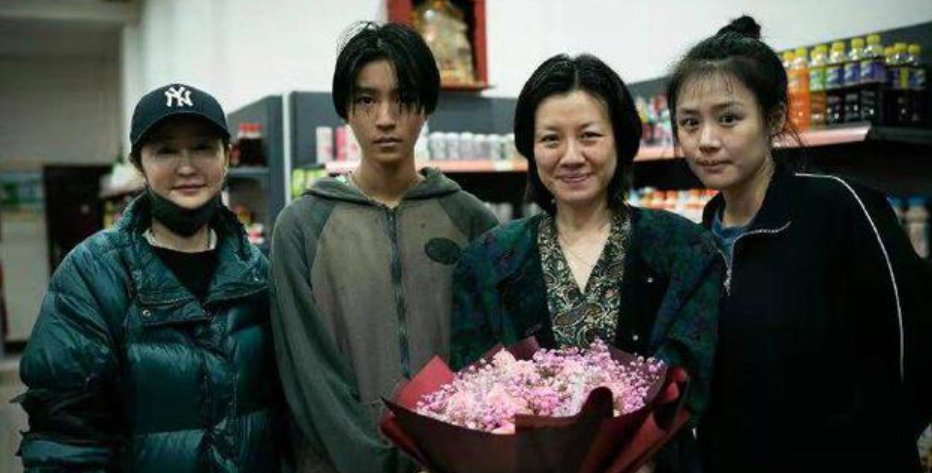 电影《断·桥》新预告中释出王俊凯抽烟戏份，他饰演的是什么角色？