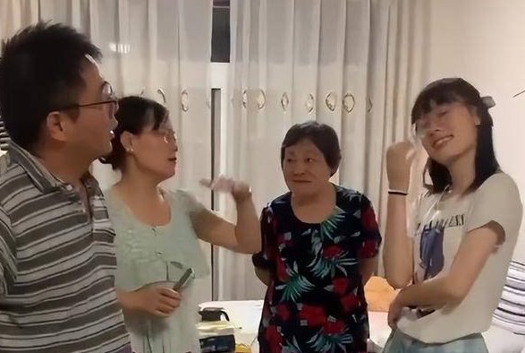 四川一女生考了683但情绪低落，为何如此高分还在不满意？
