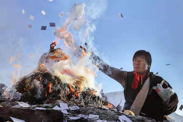 一生虔诚信佛的藏族同胞,都有哪些独特的祈福方式?