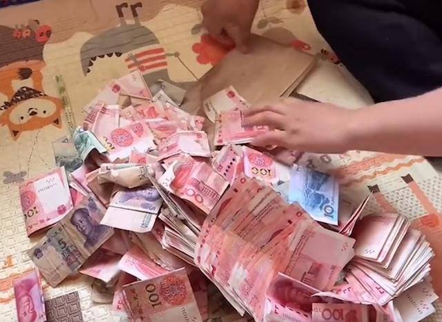 河南一爸妈破开儿子的存钱罐发现有6万多存款，这么多钱是从哪里来的？