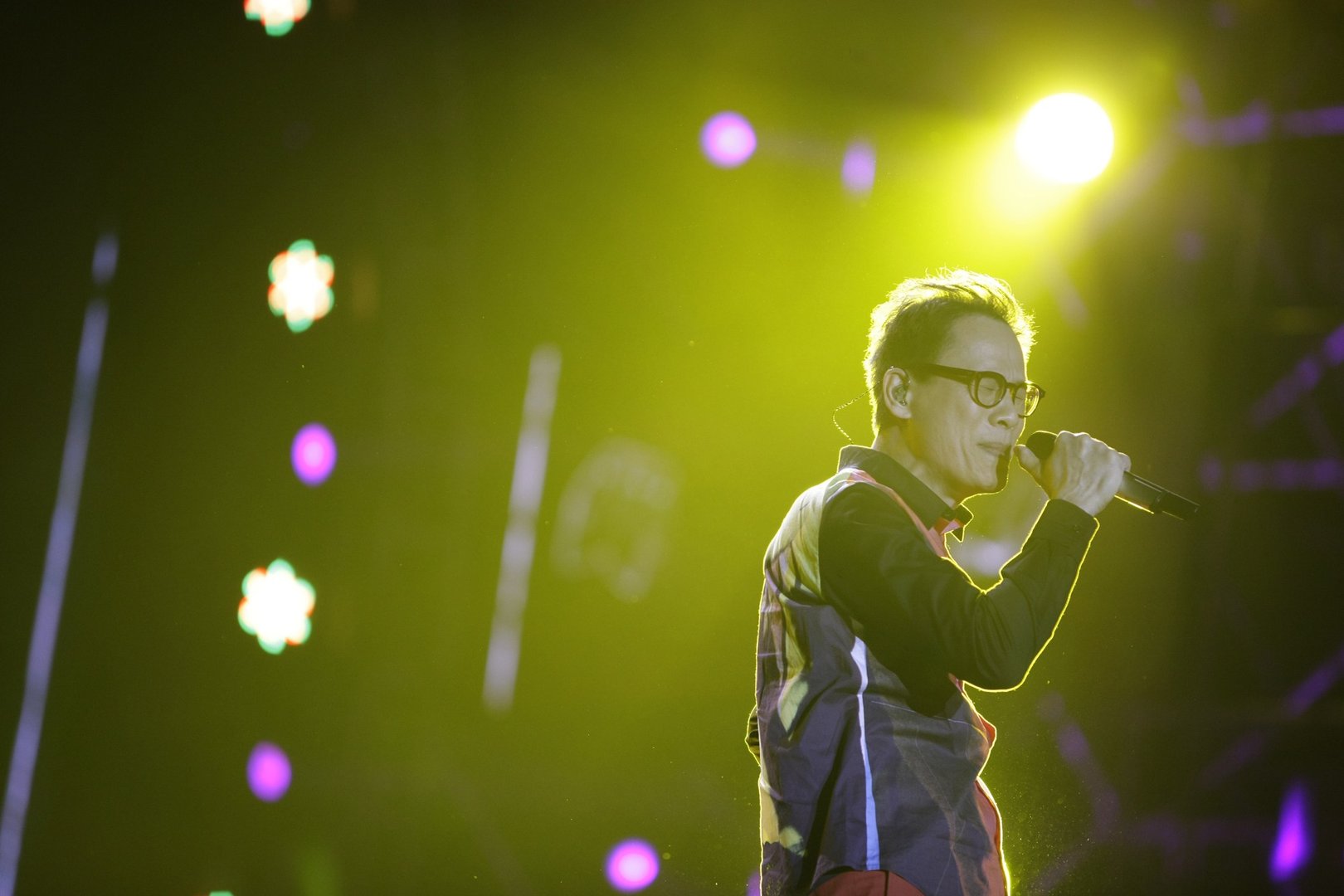 《阿郎的故事》主题曲叫什么名字？