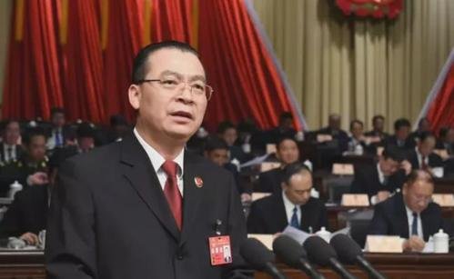 主动投案的“政法虎”蒙永山被公诉，主动投案会从轻发落吗？