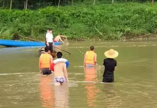 苏州一男孩带妹妹野泳时溺亡,此事给予了我们哪些警示?