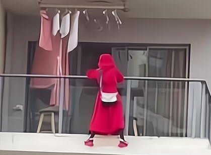 三亚女子跳舞坠楼事件，有何最新疑点?