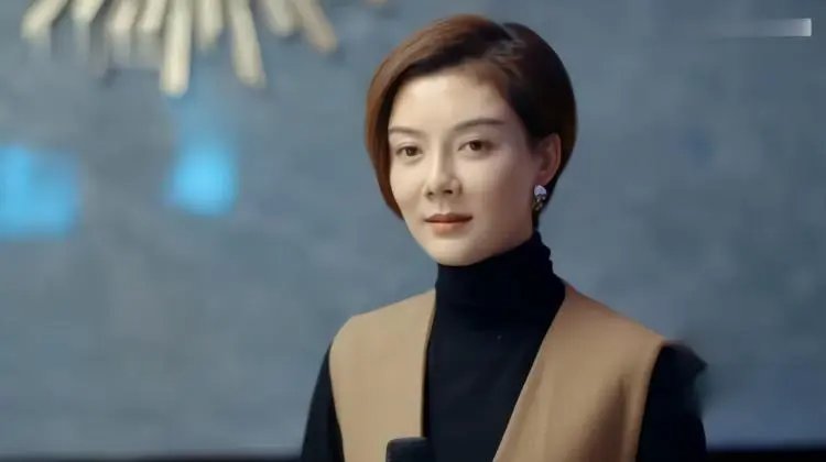 激荡里面林霞和谁在一起了