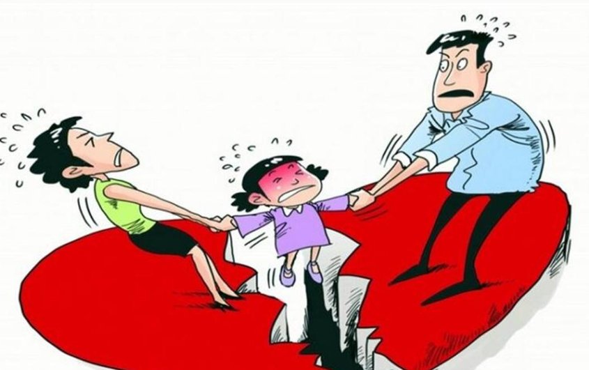 被女儿举报的公职父亲否认指控，他的说法有说服力吗？