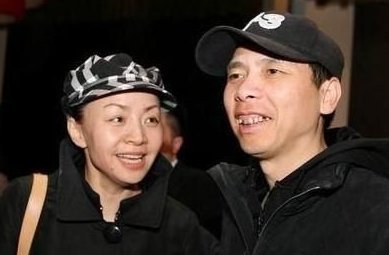 宋丹丹冯小刚节目上公开翻脸，不满对方言论，争论后红着眼离席，发生了啥？