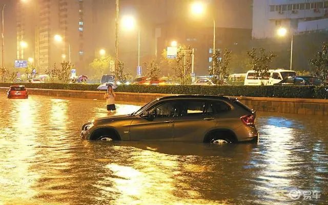 徐州暴雨:雨水倒灌车库,多辆车被淹!造成了多大的损失?