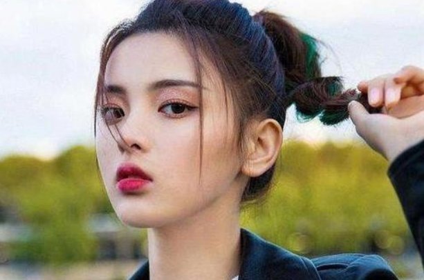 杨超越工作室辟谣恋情传闻，杨超越以前谈过恋爱吗？