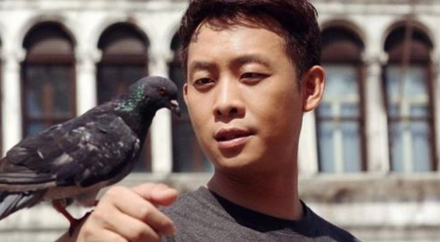 第三十届金鸡奖颁奖后台蝴蝶飞到了张译身上，这是一种什么缘分？