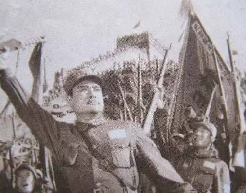中国历史上的英雄人物事迹200字左右