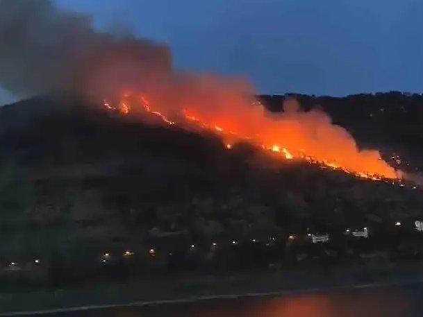 重庆涪陵山火复燃，火线沿山体蔓延，山火有哪些起因？