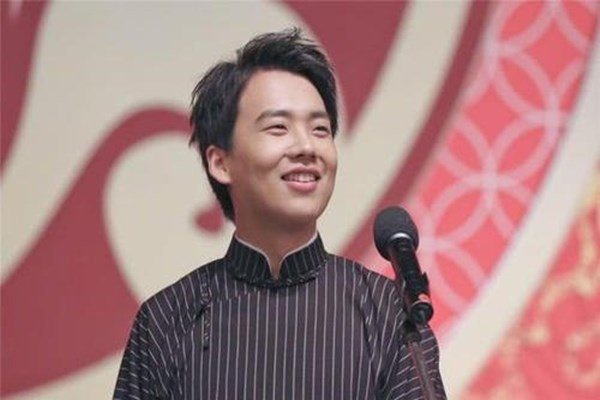 对于郭麒麟问虞书欣怎么总卖萌,虞书欣作何回答?