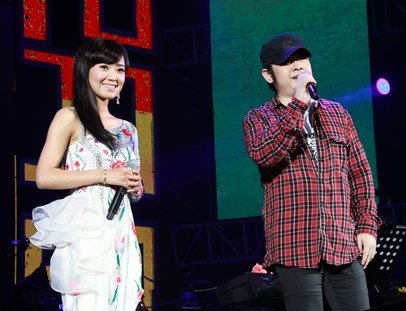 与刀郎同居6年至今未婚，云朵如今终于不再隐瞒：是他抛弃了我，怎么回事？