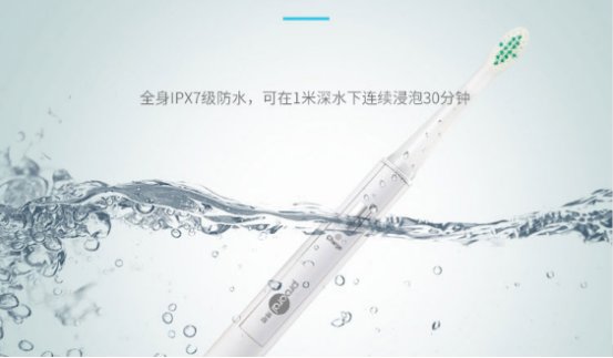 使用电动牙刷用放牙膏么？用完了怎么清洗？