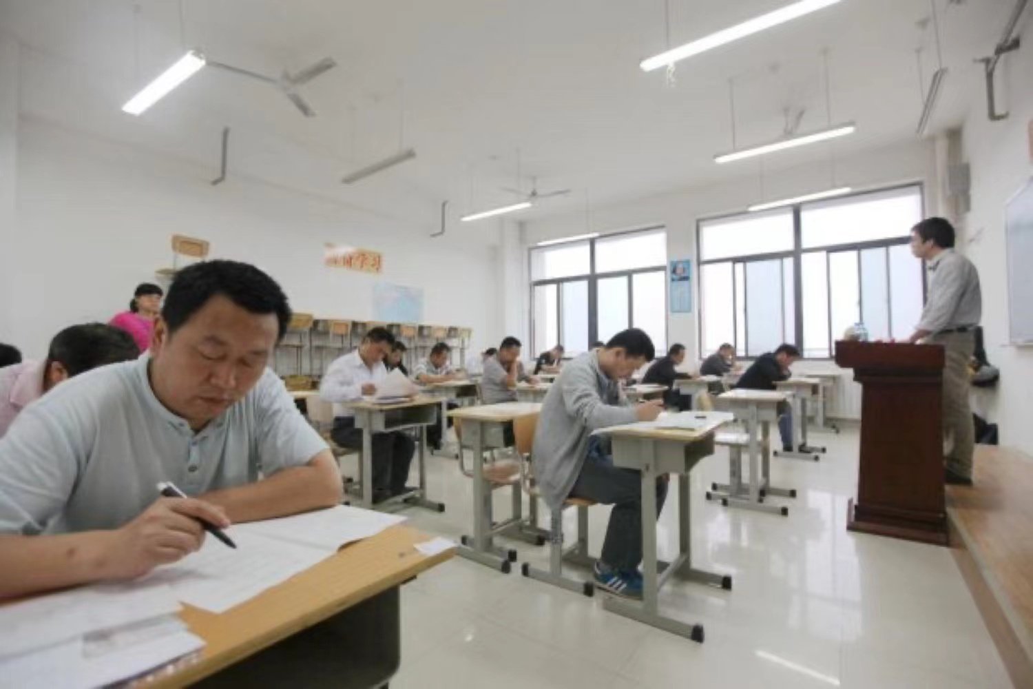 二级建造师报名时间？