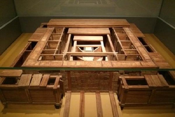 “黄肠题凑”是什么东西，为什么会成为盗墓贼的克星？