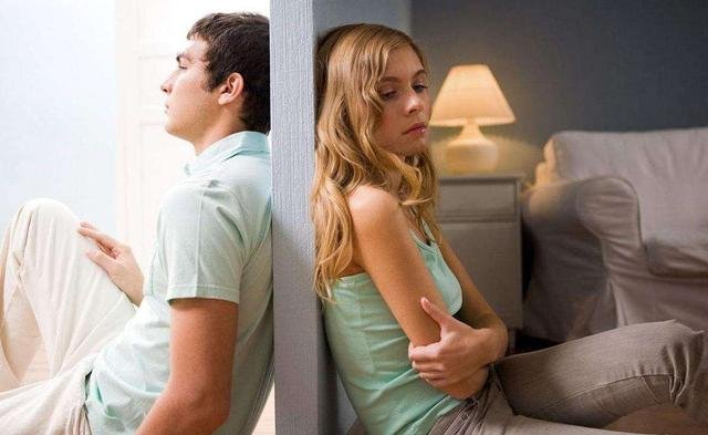 老婆突然不愿跟我睡一起什么情况?