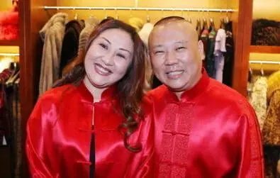 你如何看待郭德纲陪妻子王惠录节目这件事？