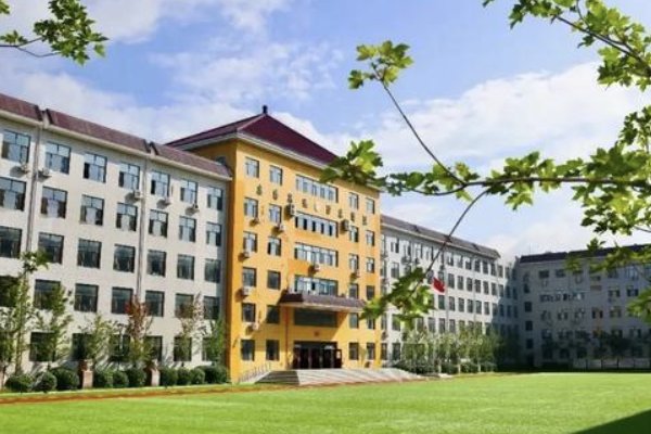 东北师范大学附属中学的详细地址是哪？