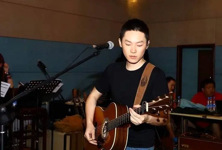 我和你本应该什么歌名