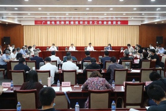 专家建议演艺人员实行持证上岗？