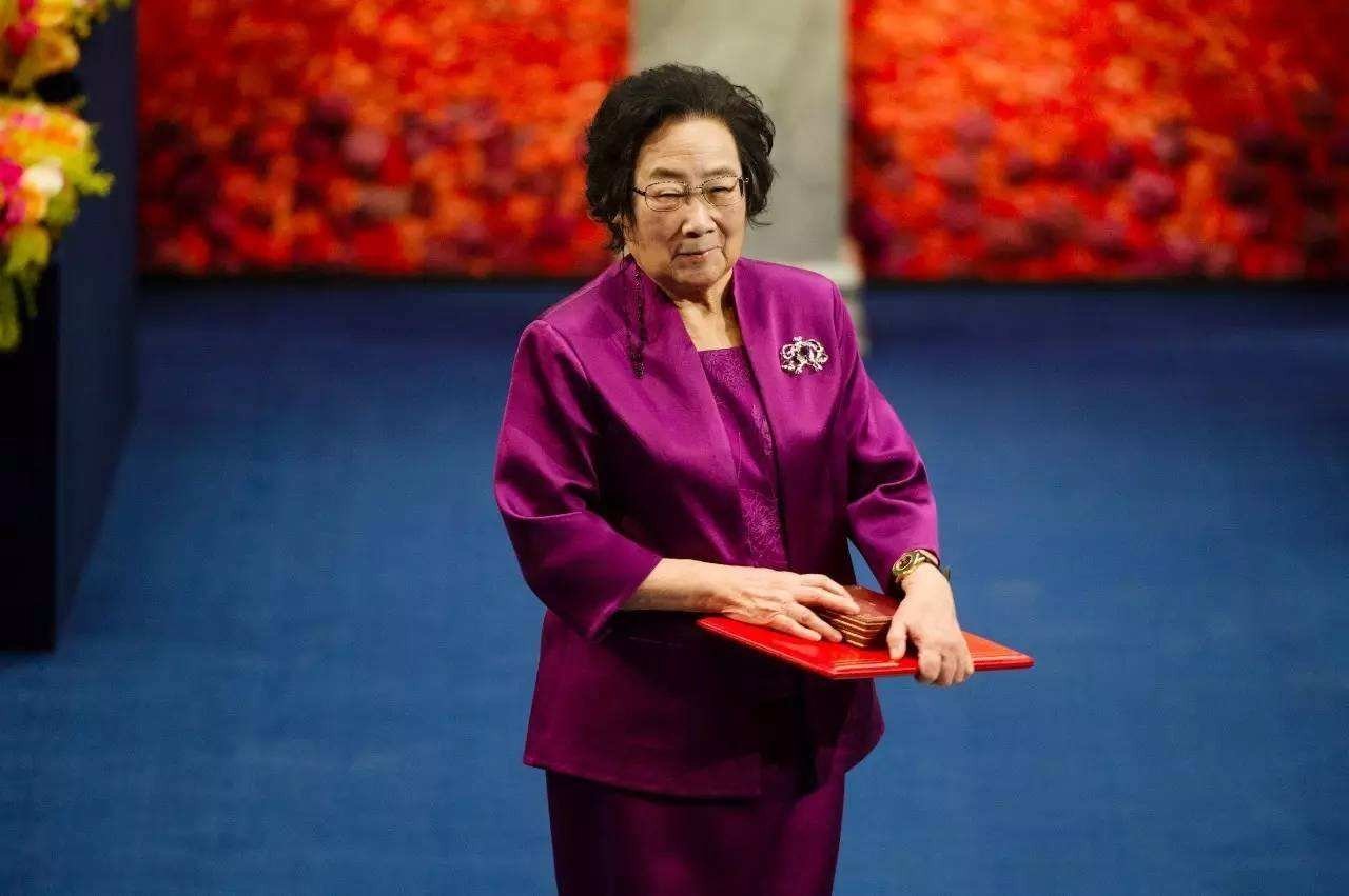 屠呦呦冲上热搜，为什么说她是20世纪最伟大科学家之一？